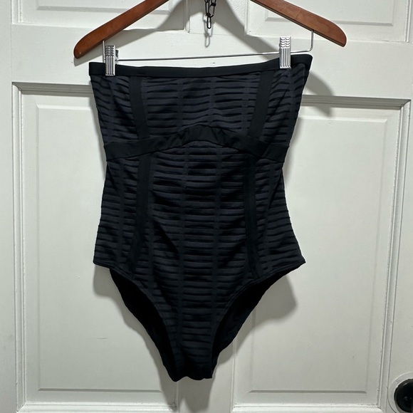 Bond-Eye Australia Bandeau Ladder Back One Piece Swimsuit Black U.S. Size 6 - Picture 2 of 5